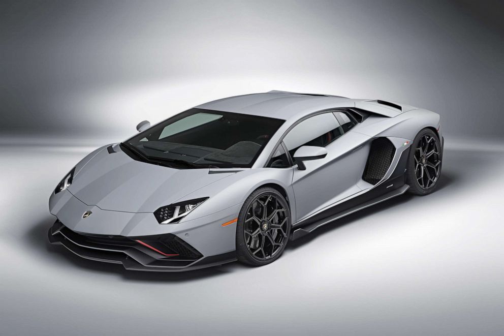 PHOTO: Aventador LP 780-4 Ultimae is Lamborghini's last supercar with a naturally aspirated V-12 engine.