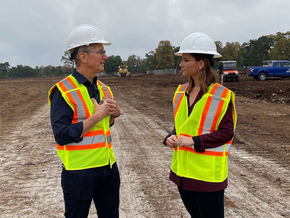 PHOTO: ABC News' Rebecca Jarvis interviews Apple CEO Tim Cook in Austin, Texas.