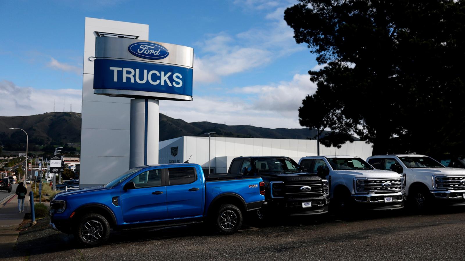 Trump administration rolls back fuel economy standards for automakers