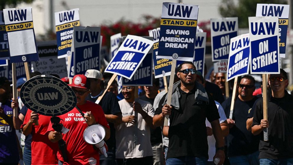 VIDEO: UAW strike expands to Chicago and Lansing plants
