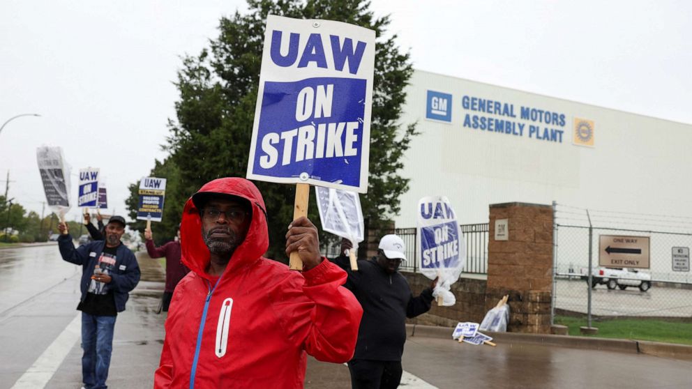 General Motors And UAW Reach Tentative Deal To End Strike - ABC11 ...