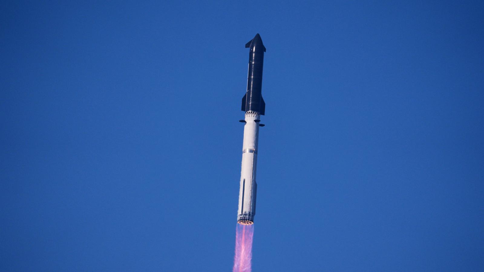 SpaceX launches Starship on test flight, this time with most advanced Starlinks