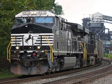 Union Pacific karı, rakibi Norfolk Southern'ı satın alma davasını güçlendirirken %5 arttı
