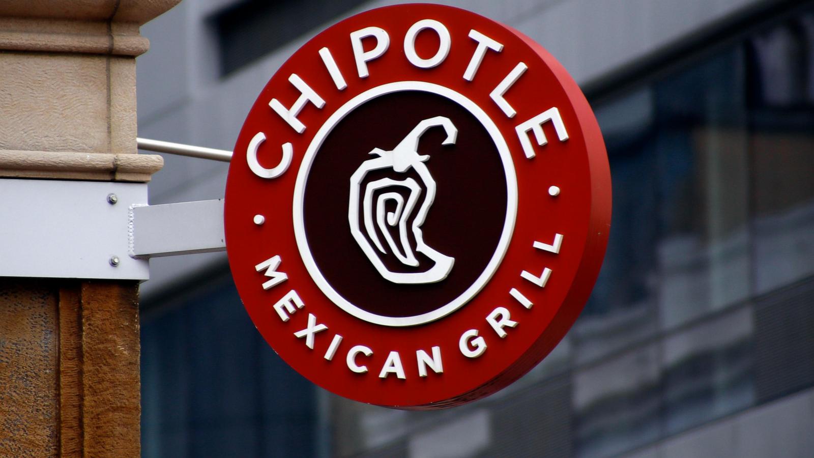 Chipotle Mexican Grill heads to Mexico to open its 1st location south of the border