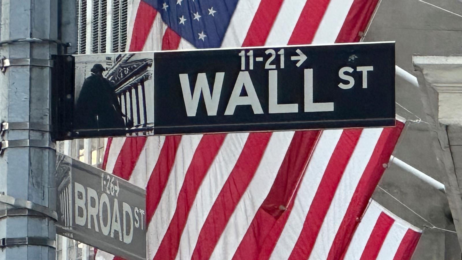 abcnews.com -  YURI KAGEYAMA and MICHELLE CHAPMAN AP Business Writers - US futures dip as AI sell-off returns and oil prices rise sharply