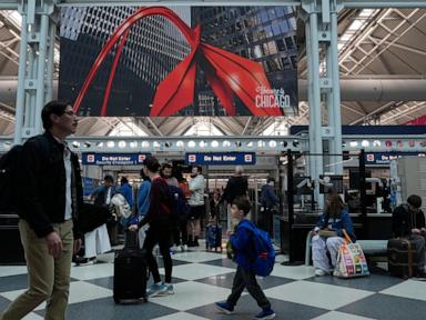 Federal officials order flight cuts at Chicago O'Hare to reduce airport delays
