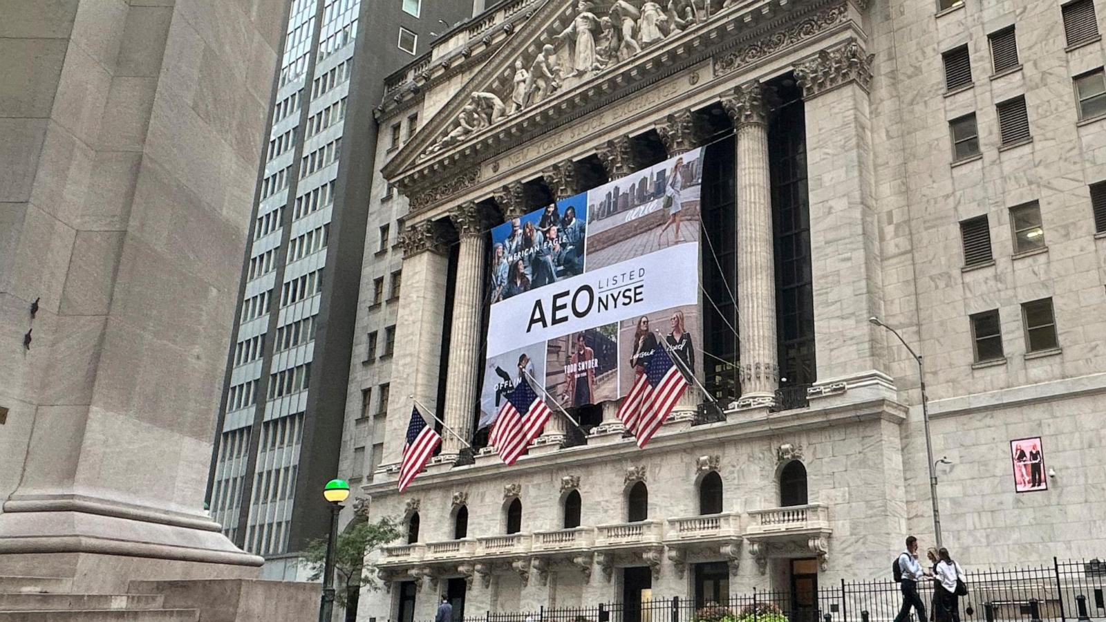 American Eagle tumbles after pulling financial guidance for 2025
