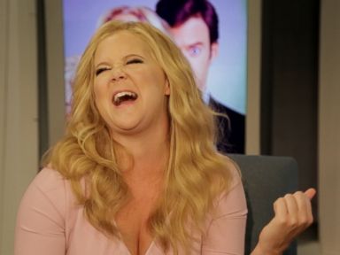 VIDEO: Amy Schumer and Her Sister Sing on 'Popcorn With Peter Travers'