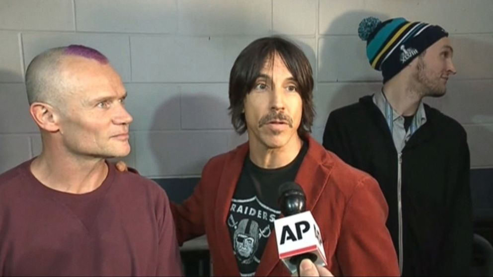 Red Hot Chili Peppers Lead Singer Anthony Kiedis Hospitalized Video