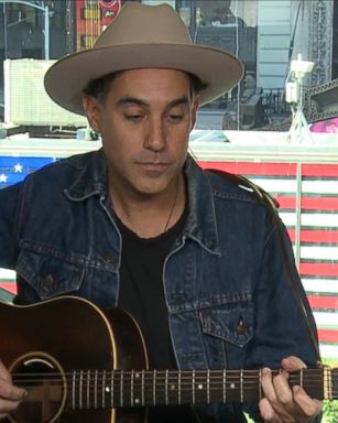 VIDEO: Singer and Songwriter Joshua Radin Performs 'High and Low' 