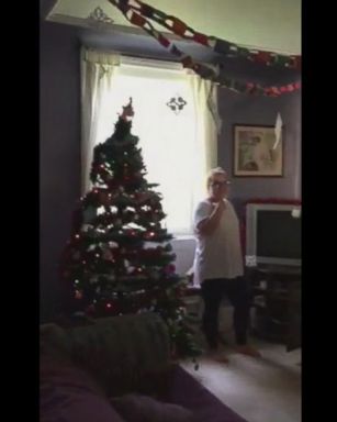 VIDEO: Family Celebrates Christmas Early for Dying Dog 