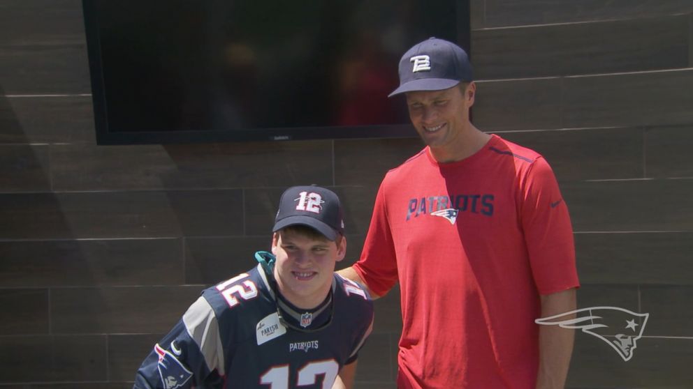 Tom Brady shares Make-A-Wish day with young Patriots fans