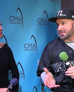 VIDEO: CMA Awards: Garth Brooks