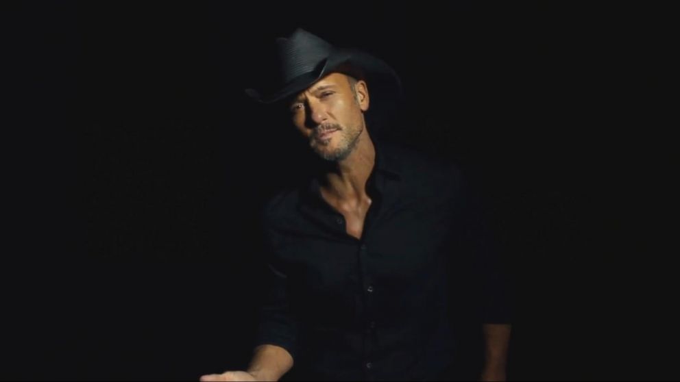 VIDEO: Country music star Tim McGraw gave fans in Ireland a big scare on Sunday after he collapsed on stage.