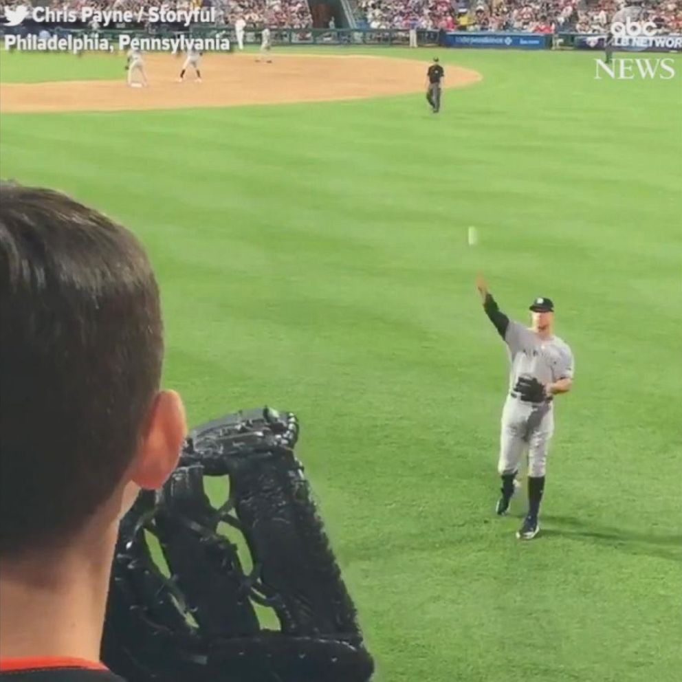 Aaron Judge plays catch with young fan in outfield (VIDEO) - Sports  Illustrated