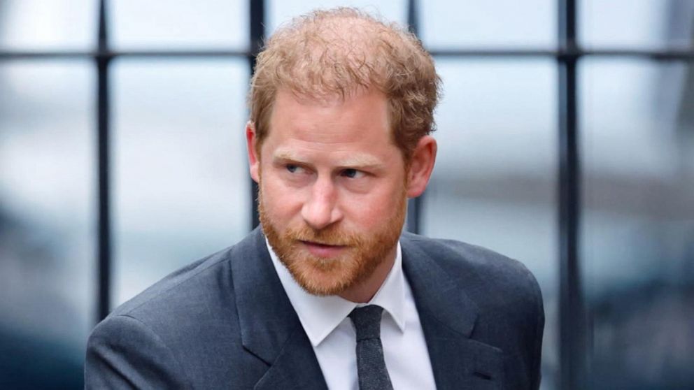 Video Prince Harry takes the stand in his lawsuit against British ...