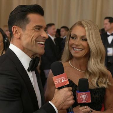 VIDEO: Kelly Ripa and Mark Consuelos walk the red carpet at the Oscars