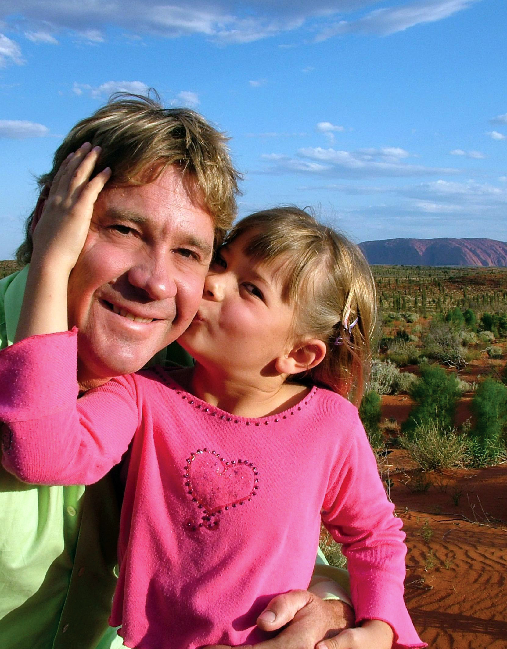 PHOTO: Steve Irwin poses with his daughter Bindi Irwin October 2, 2006 in Uluru, Australia.
