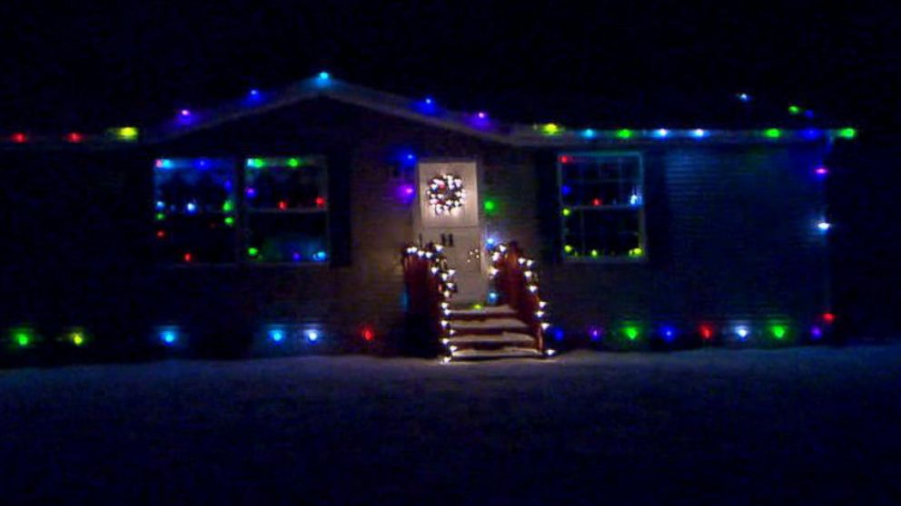 Ohio Man Lets the Internet Control His Home's Christmas Lights - ABC News