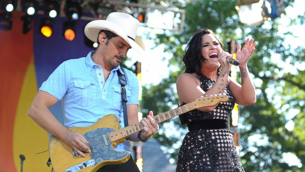 Grammy Award-winning country music star Brad Paisley performed a duet of "Without a Fight," with Demi Lovato for the "GMA" Summer Concert Series.