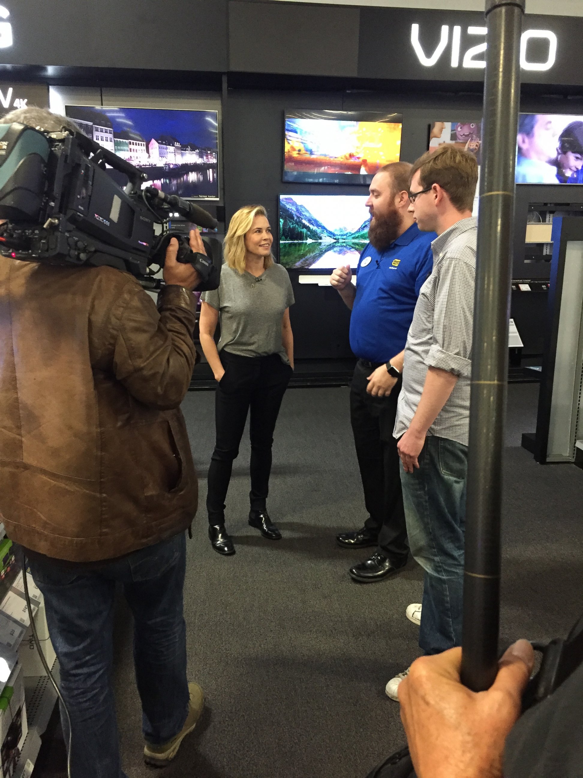 Chelsea Handler visits Best Buy to find a Roku to demonstrate how easy it is to use Netflix.