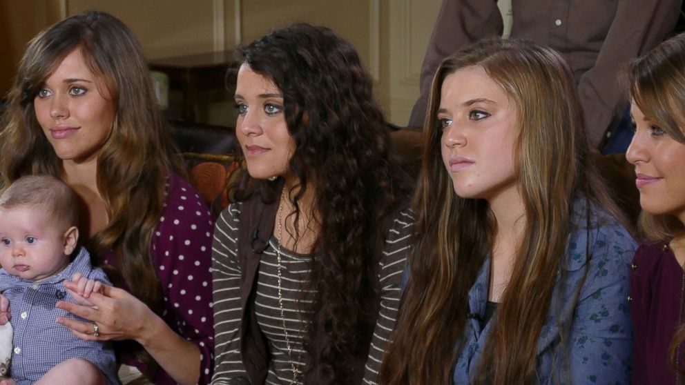 PHOTO: Paula Faris from "Good Morning America" talks to members of the controversial Duggar family of "19 Kids and Counting" from their Arkansas home, who will be returning to television with a new reality show on TLC.  