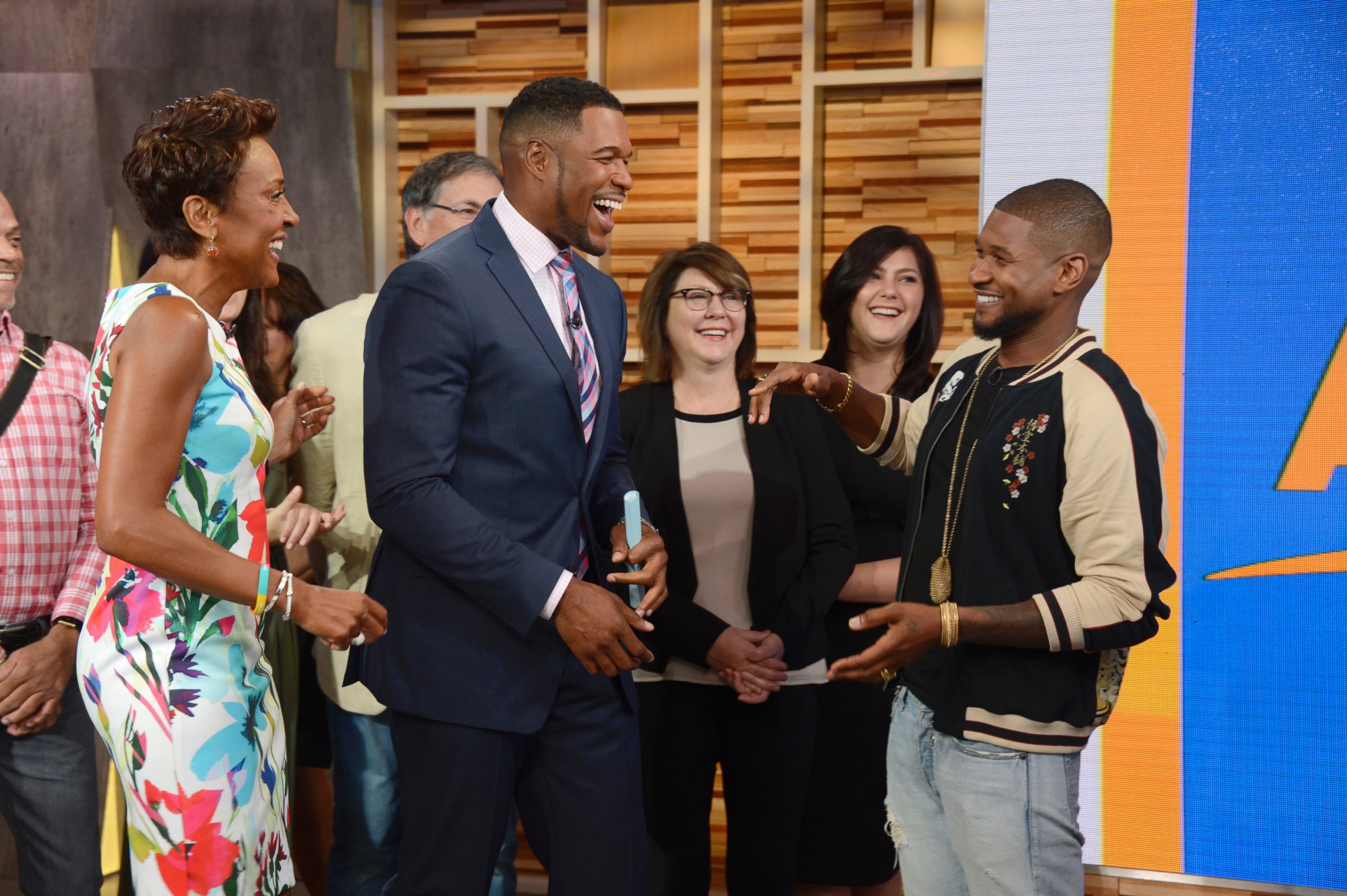 PHOTO:Michael Strahan brings "best friend" Usher to his first full-time day at "GMA."