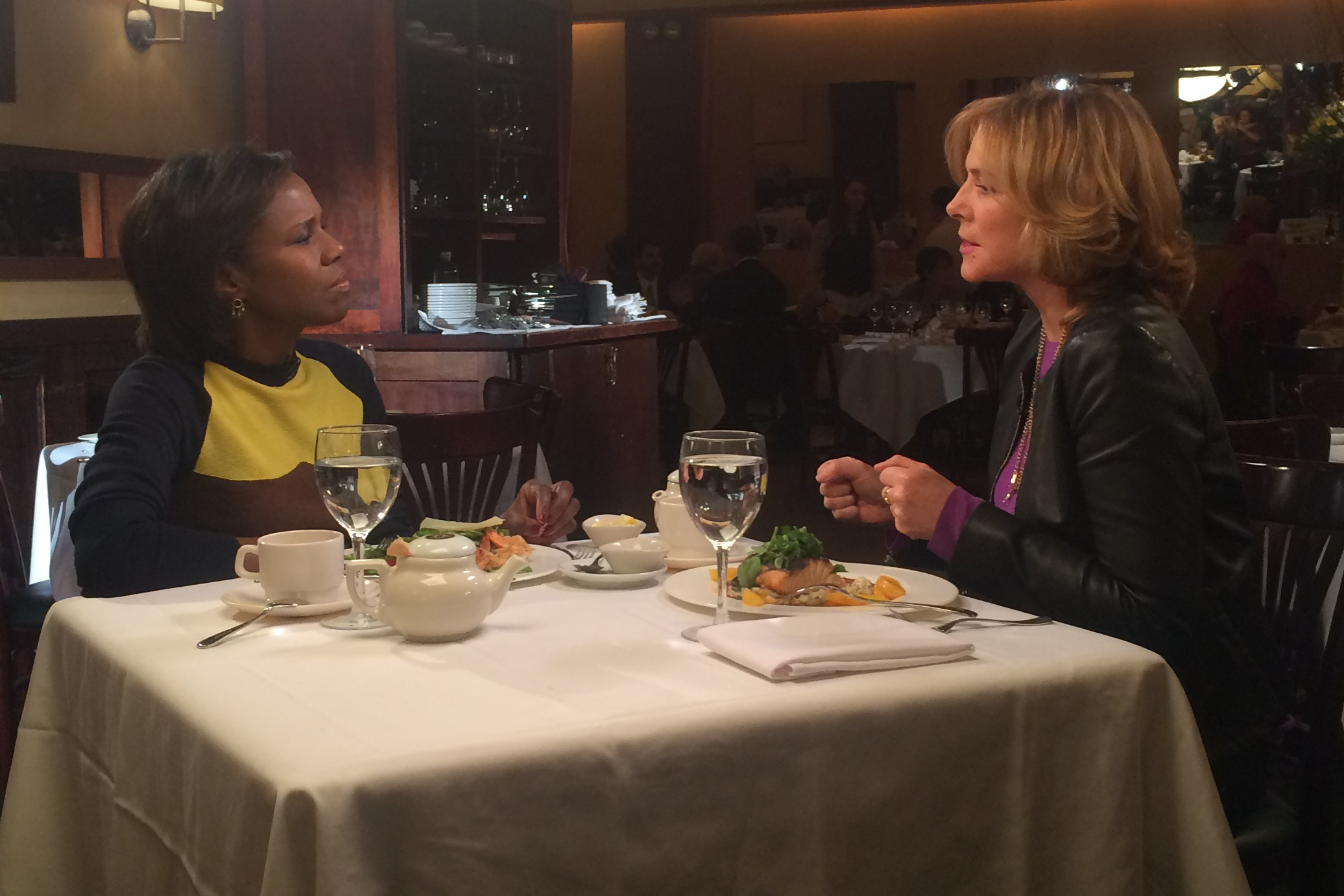 PHOTO: ABC News' Deborah Roberts interviewed "Sensitive Skin" star Kim Cattrall at Gabriels Bar & Restaurant in New York City.