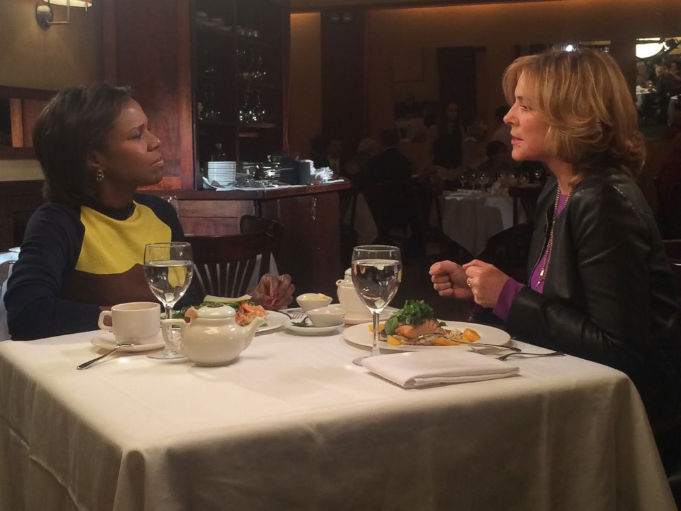 PHOTO: ABC News Deborah Roberts interviewed Sensitive Skin star Kim Cattrall at Gabriels Bar & Restaurant in New York City.