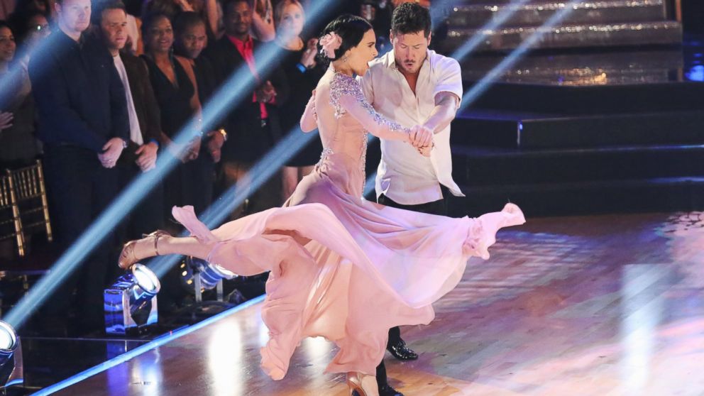 Rumer Willis and Val Chmerkovskiy perform on "Dancing with the Stars."