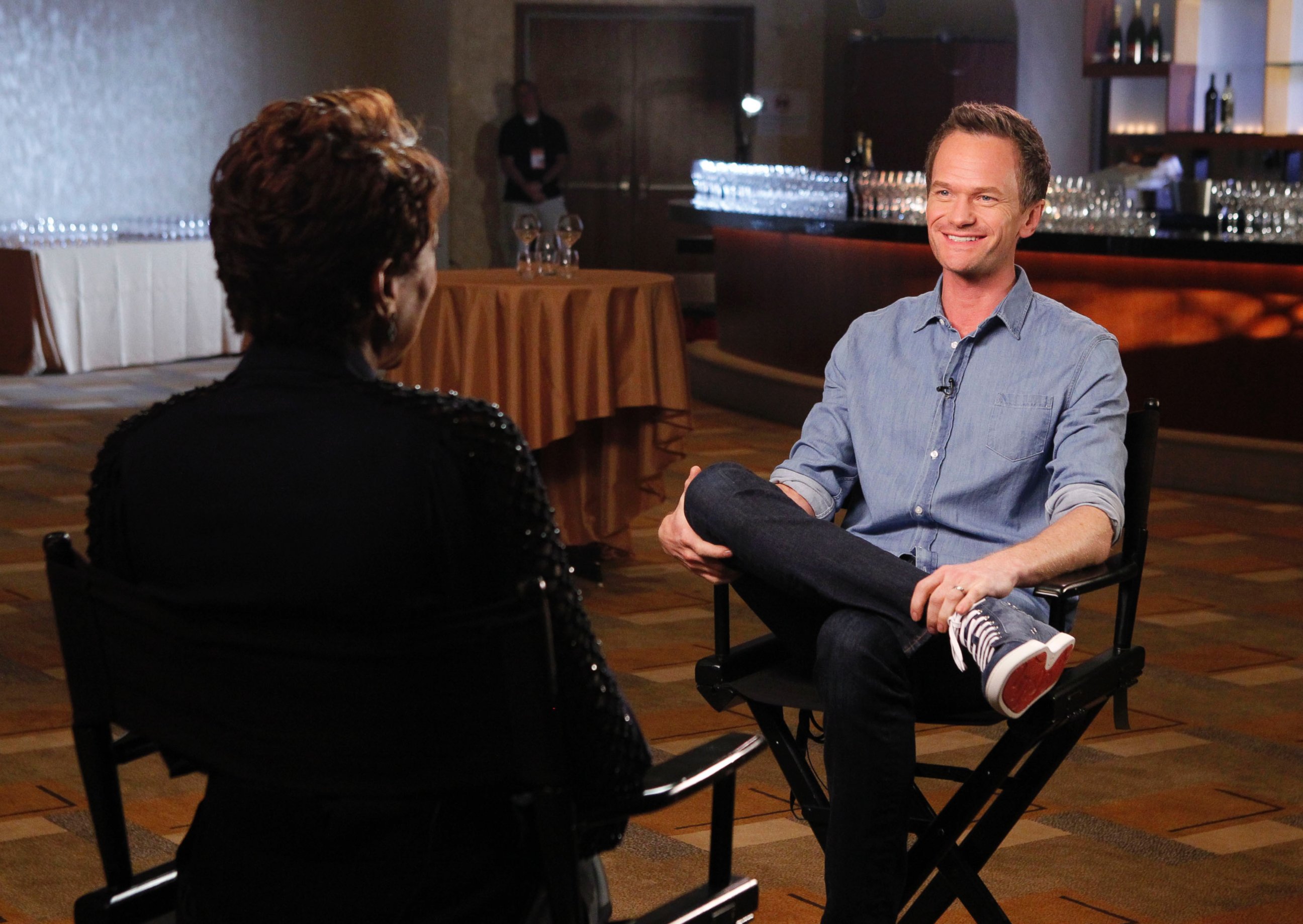 PHOTO: Robin Roberts interviews 2015 Oscars host Neil Patrick Harris on Feb. 19, 2015.