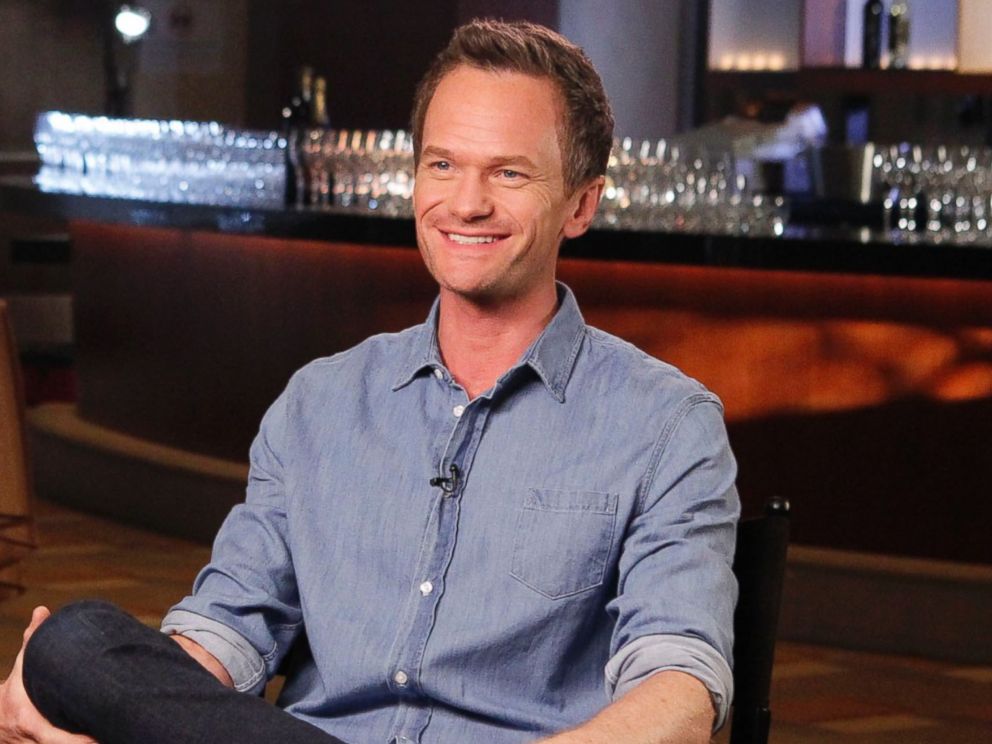 PHOTO: Robin Roberts interviews 2015 Oscars host Neil Patrick Harris on Feb. 19, 2015.