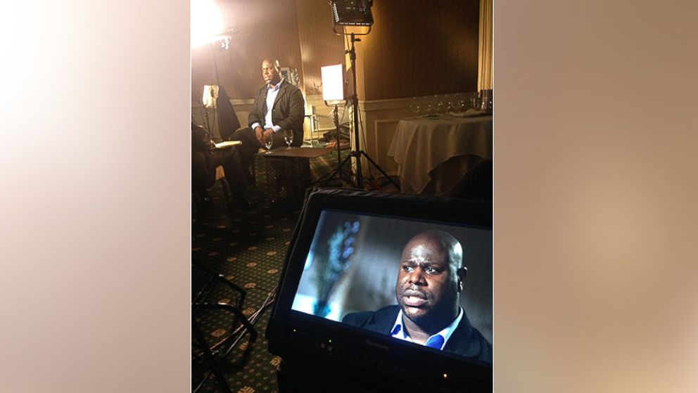 PHOTO: Steve McQueen, director of the Oscar-nominated film, "12 Years a Slave," talks with Chris Connelly for "Nightline."