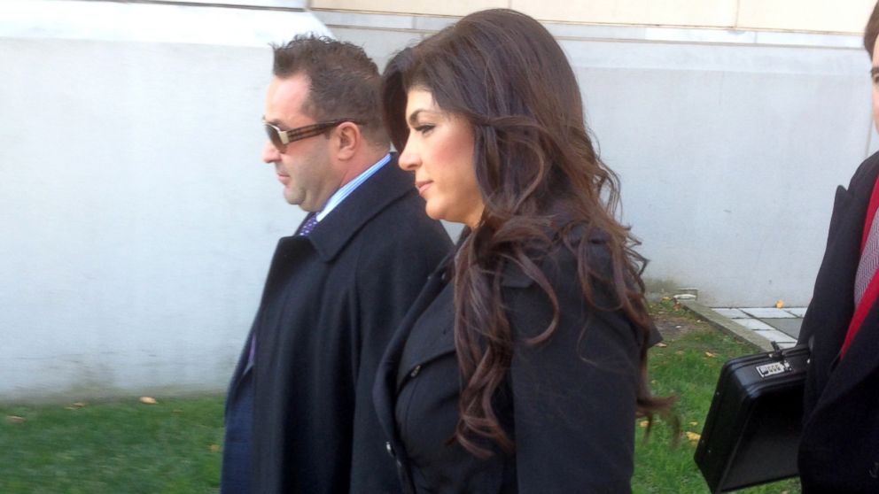 Joe and Teresa Giudice arrive at federal courthouse, Nov. 20, 2013, in New Jersey.