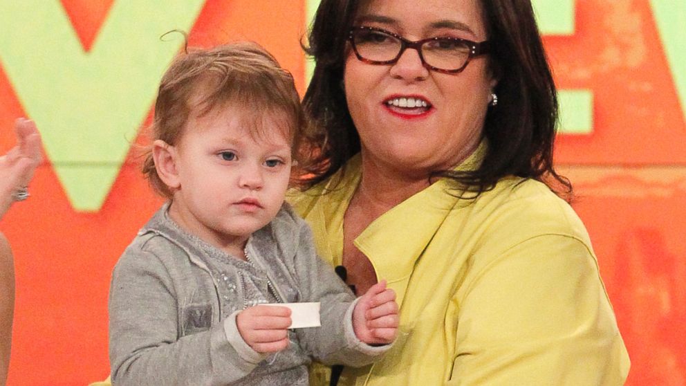 PHOTO: Rosie O'Donnell thanks Barbara Walters and the cast and crew of "The View," while holding her daughter, Dakota, Feb. 12, 2015, on her last day as a co-host.