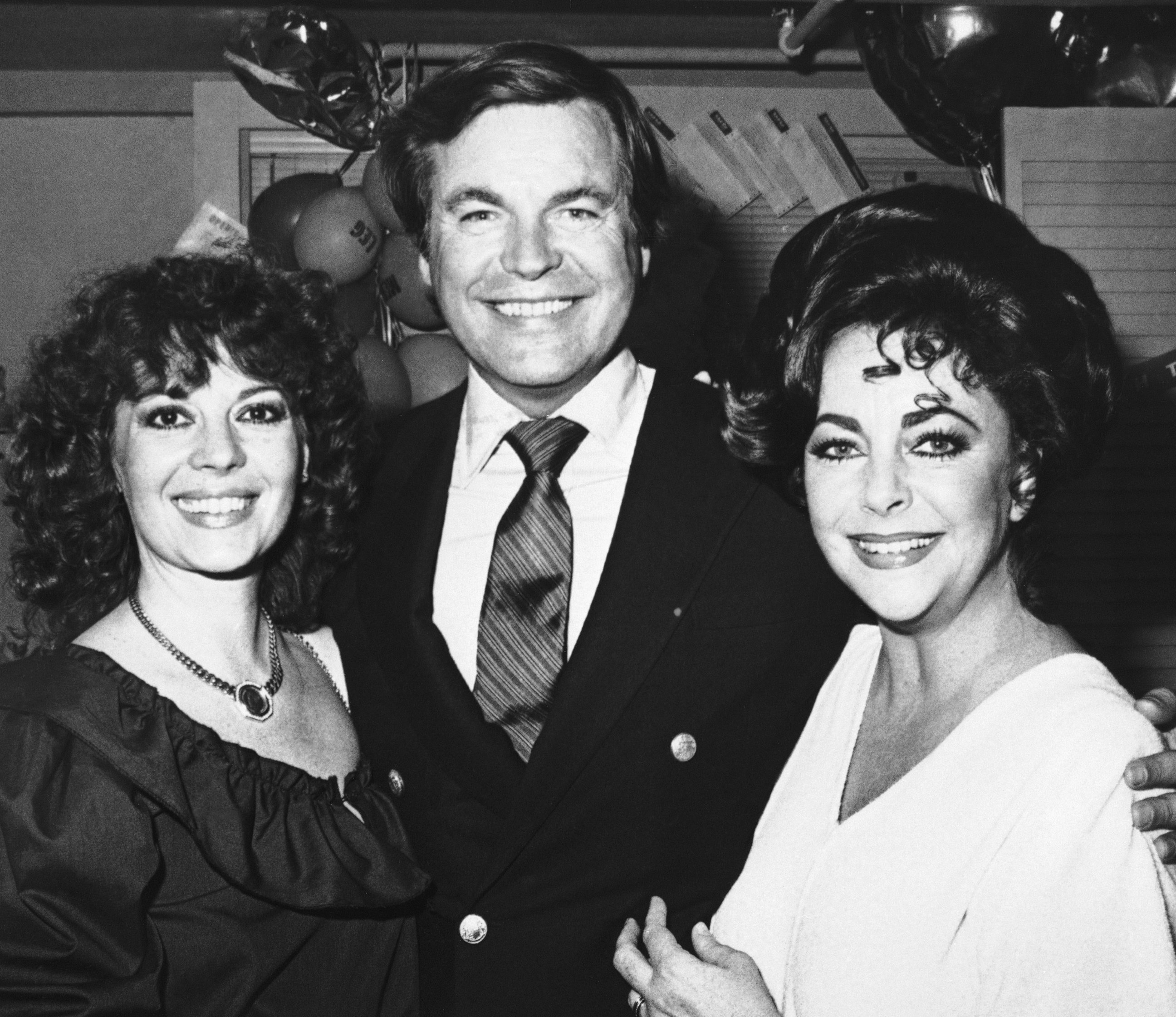 PHOTO: Actor Robert Wagner, center, and his wife, actress Natalie Wood, left, visit backstage with Elizabeth Taylor, June 18, 1981 in New York after seeing her star in the Broadway production of Lillian Hellman's play "The Little Foxes." 