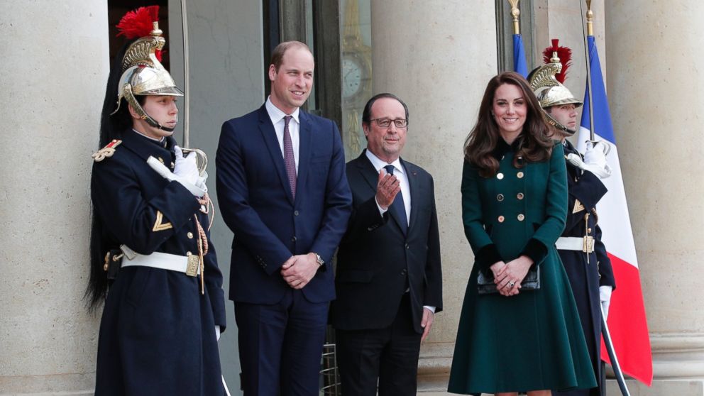 PHOTO: French President Francois Hollande, center, welcomes Prince William with Kate, Duchess of Cambridge at the Elysee Palace in Paris, March 17, 2017. 