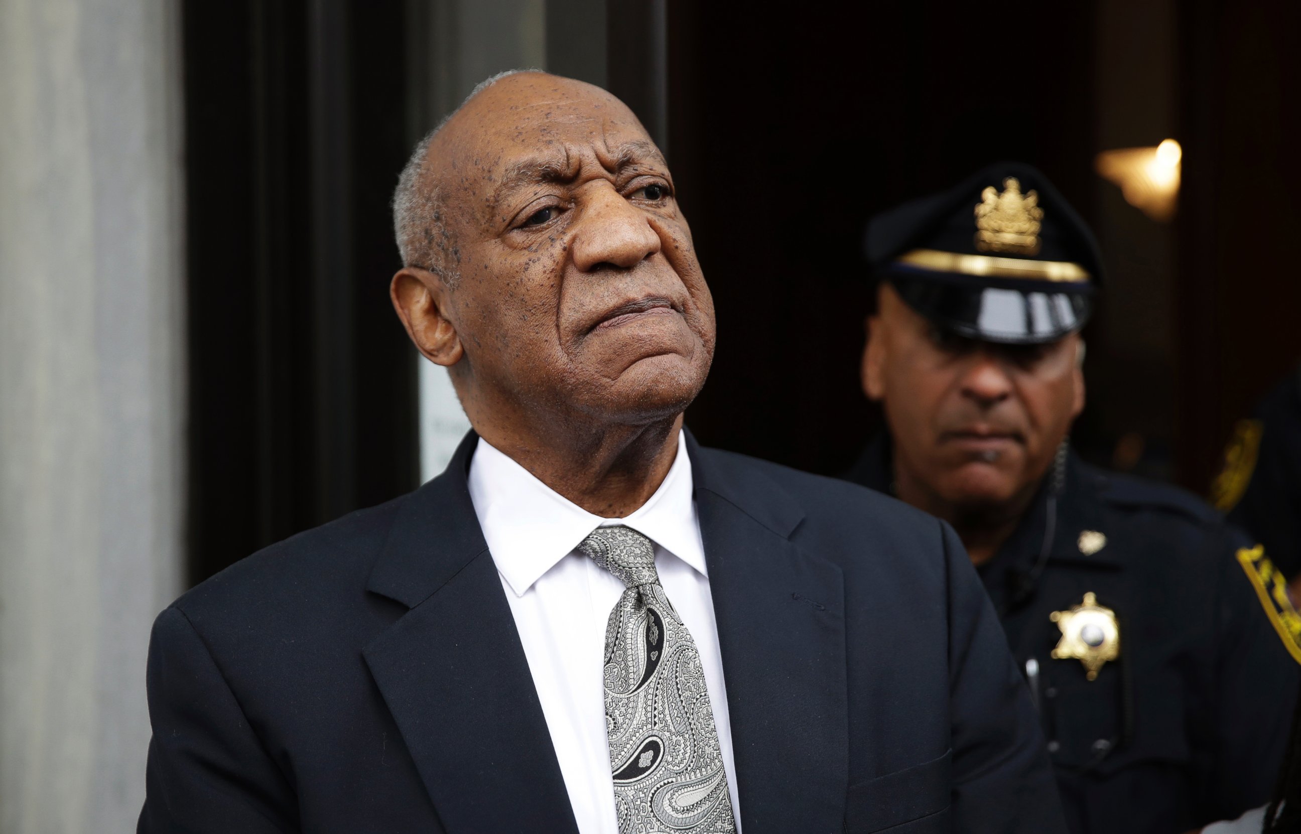 PHOTO: Bill Cosby exits the Montgomery County Courthouse after a mistrial was declared in his sexual assault trial in Norristown, Pa., June 17, 2017. 