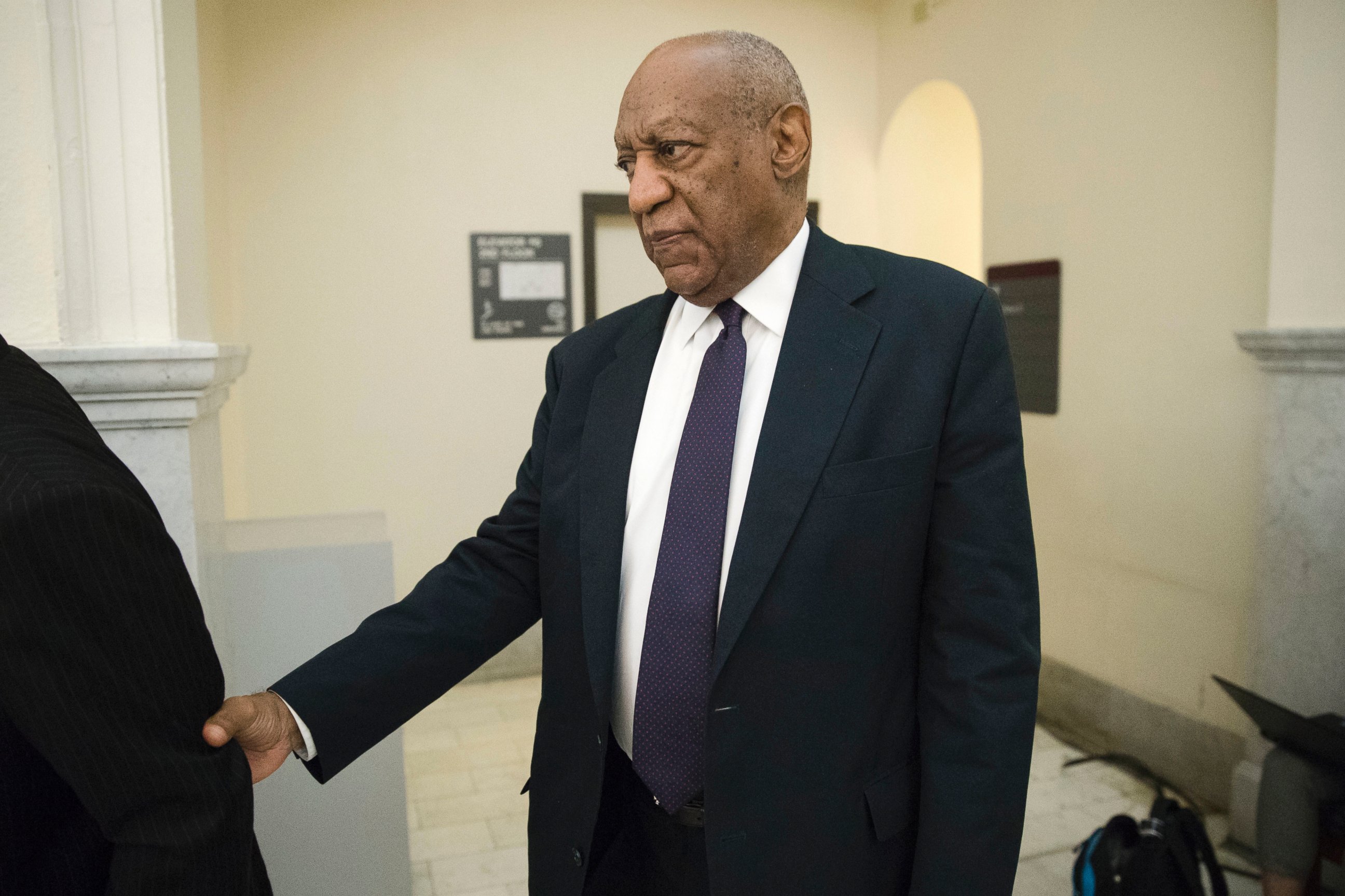 PHOTO: Bill Cosby walks to the courtroom during a break in his sexual assault trial at the Montgomery County Courthouse in Norristown, Pa., June 6, 2017. 