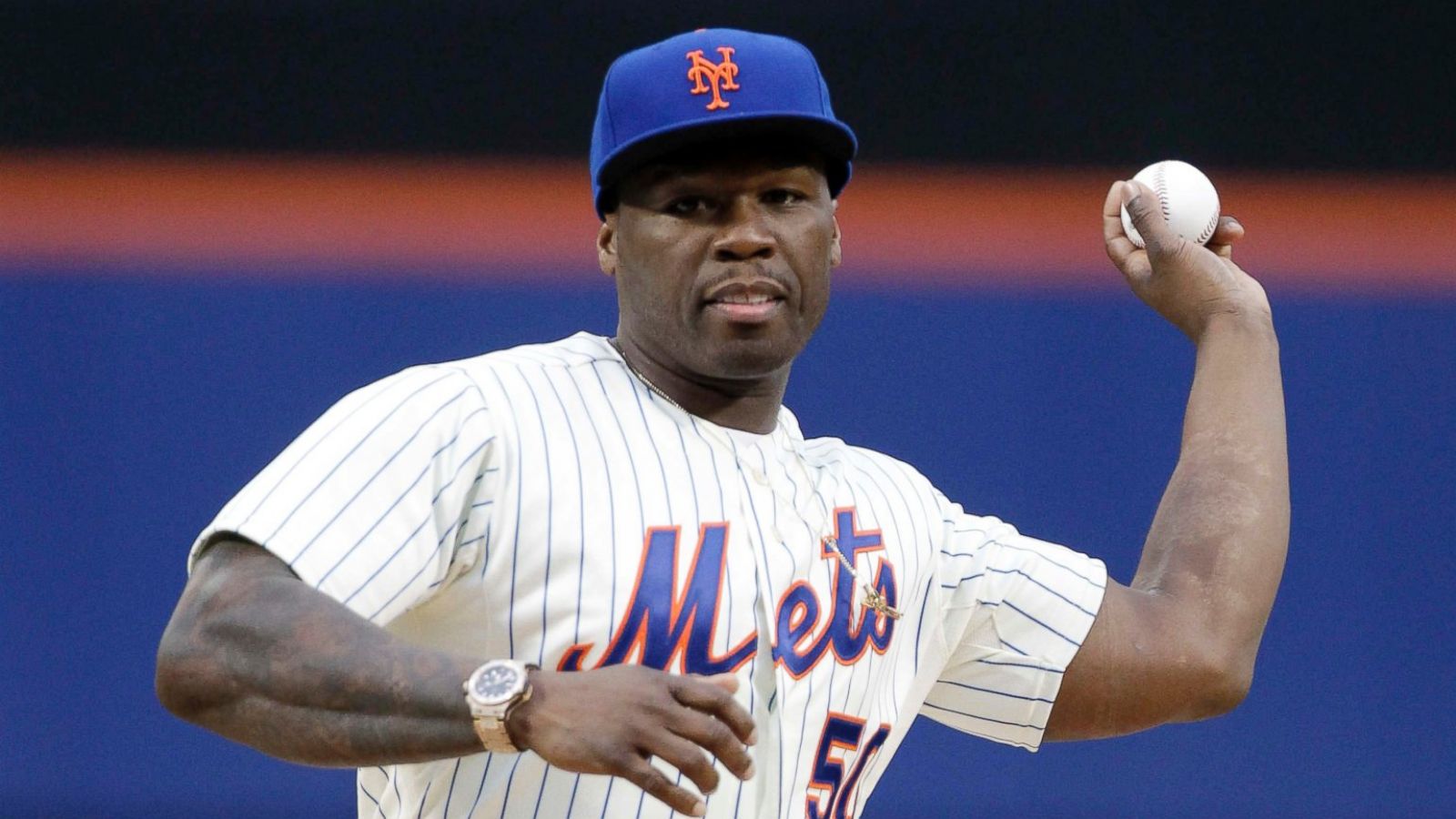 50 Cent's first pitch at Mets game is just terrible