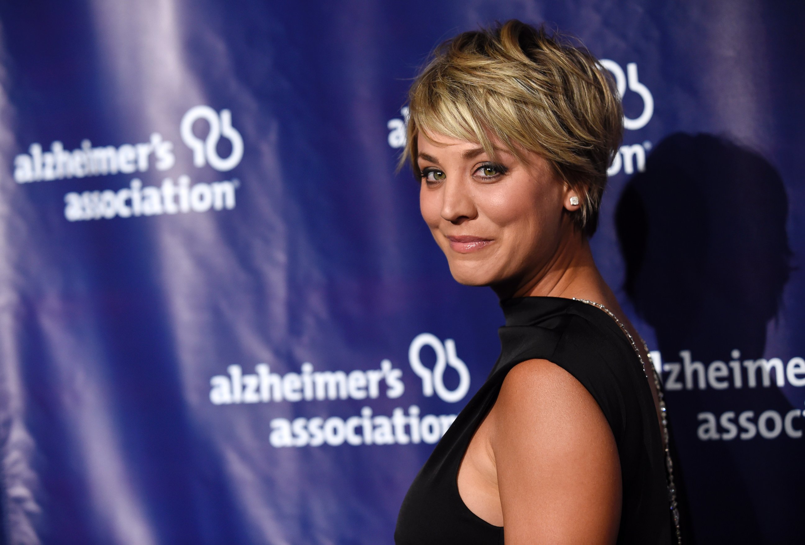 PHOTO: Actress Kaley Cuoco poses at the 23rd Annual "A Night at Sardi's" event to benefit the Alzheimer's Association, at the Beverly Hilton Hotel on March 18, 2015, in Beverly Hills, Calif. 