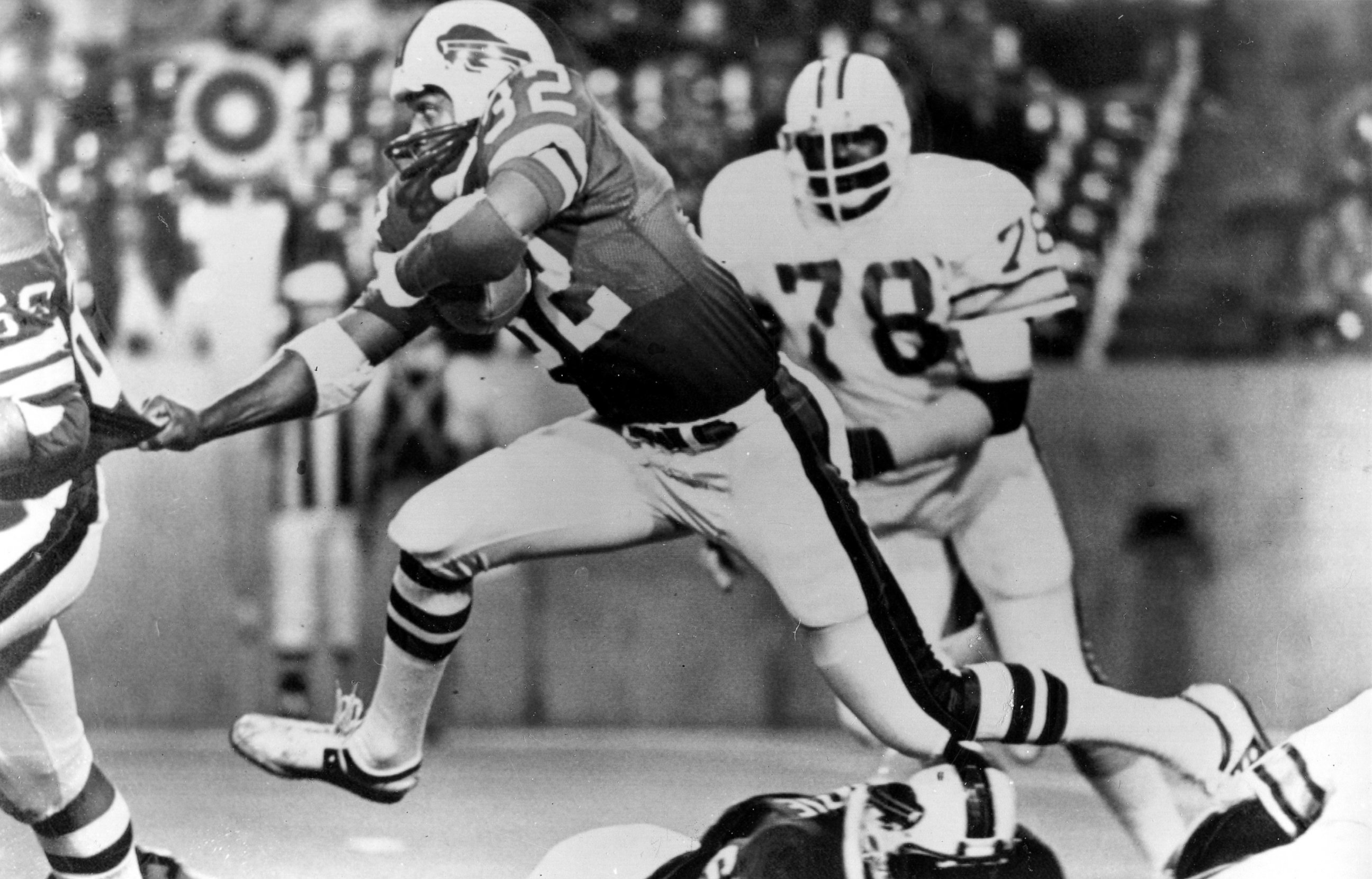 PHOTO: Buffalo Bills running back O.J. Simpson (32), strides over teammates during a football game against the Tampa Bay Buccaneers  in Buffalo, N.Y., September 3, 1977. 