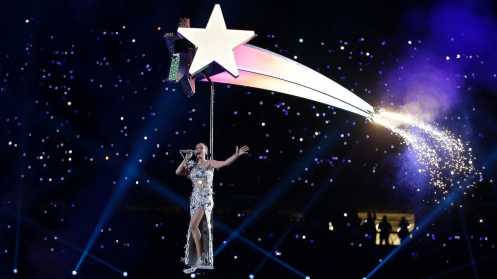 Super Bowl 2015: Watch Katy Perry Shine During Halftime Extravaganza