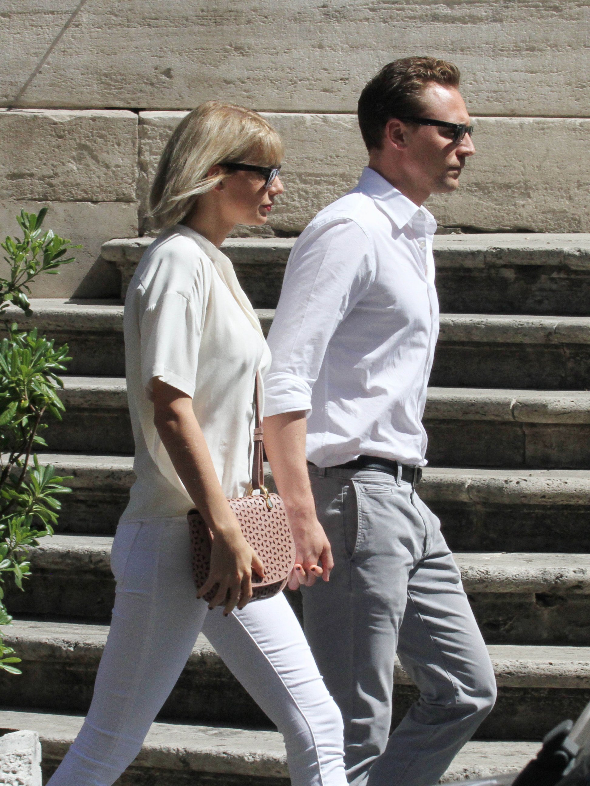 PHOTO: Taylor Swift and Tom Hiddleston are seen in Rome on June 28, 2016.