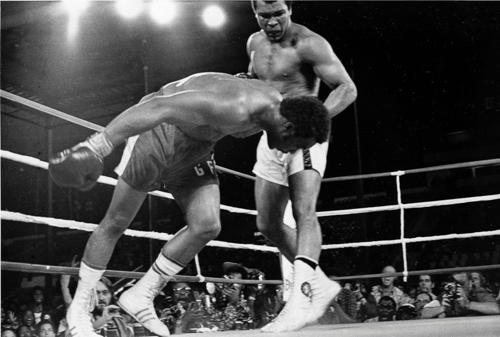 1974 BOXING MUHAMMAD ALI vs GEORGE FOREMAN RUMBLE IN THE JUNGLE 8x10 PHOTO 