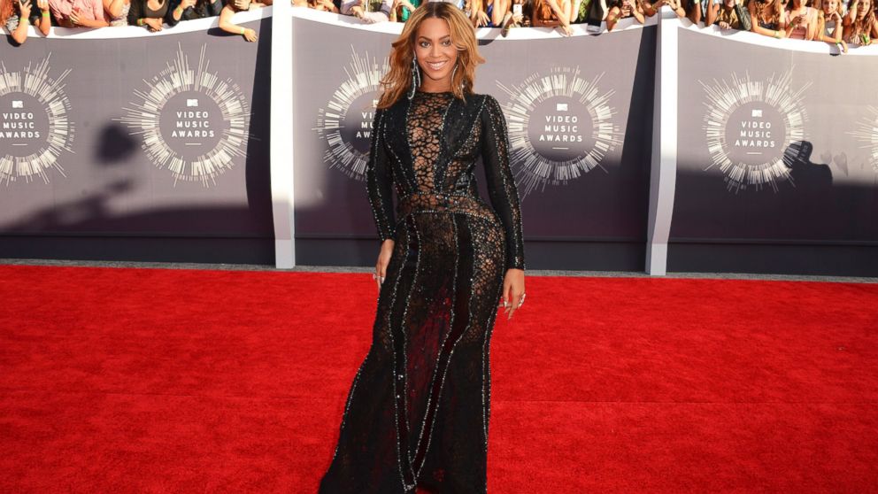 Beyonce arrives at the MTV Video Music Awards at The Forum in Inglewood, Calif., Aug. 24, 2014.