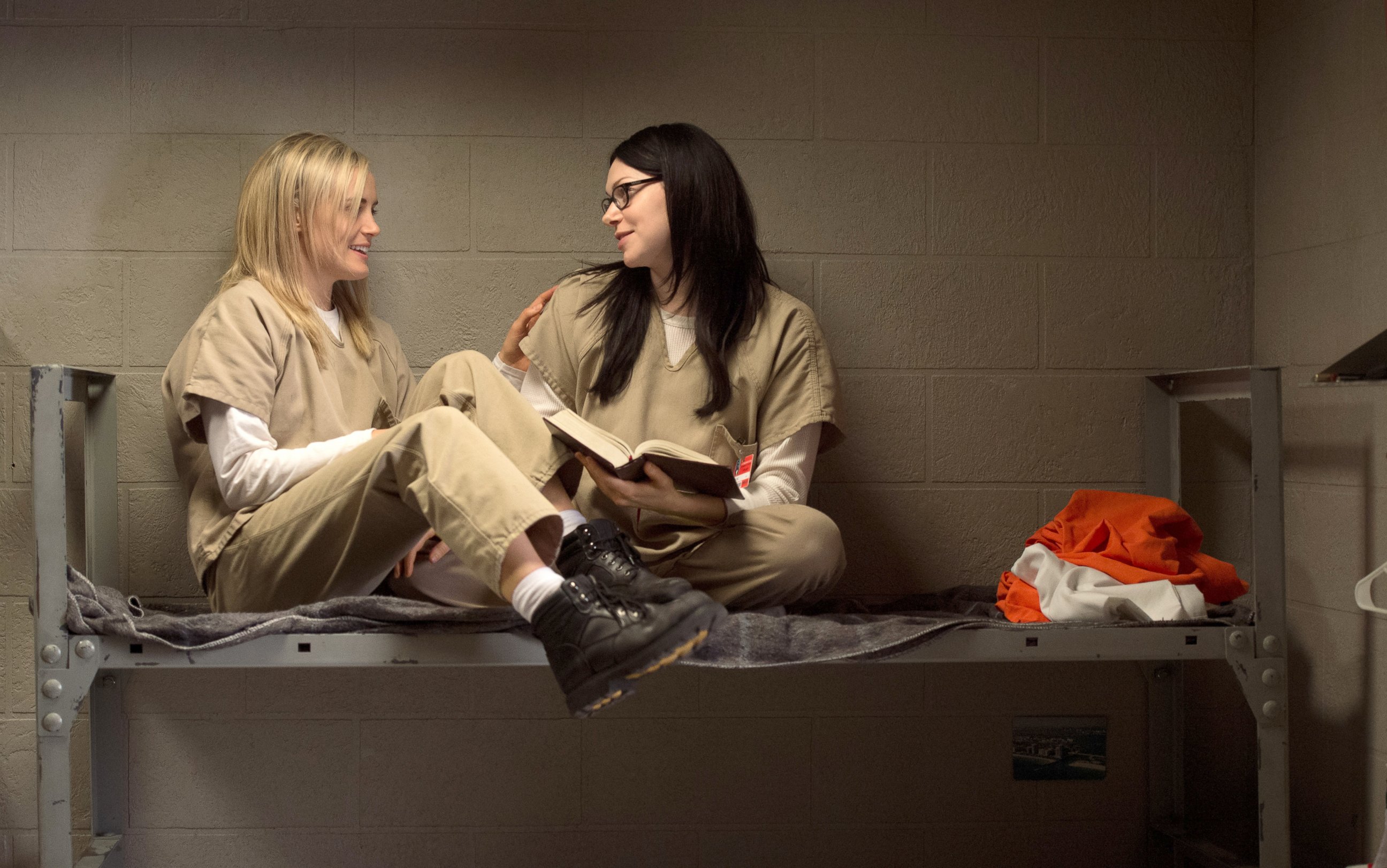 PHOTO: Taylor Schilling, left, and Laura Prepon appear in a scene from "Orange is the New Black." 