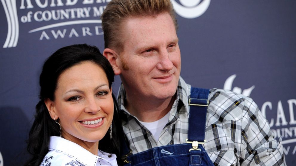 Joey Martin Feek, left, and husband Rory Lee Feek arrive at the Annual Academy of Country Music Awards in Las Vegas, April 3, 2011.