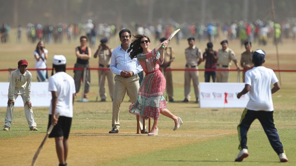 PHOTO: Catherine, Duchess of Cambridge, plays cricket at Oval Maidan in Mumbai, India, April 10, 2016. 