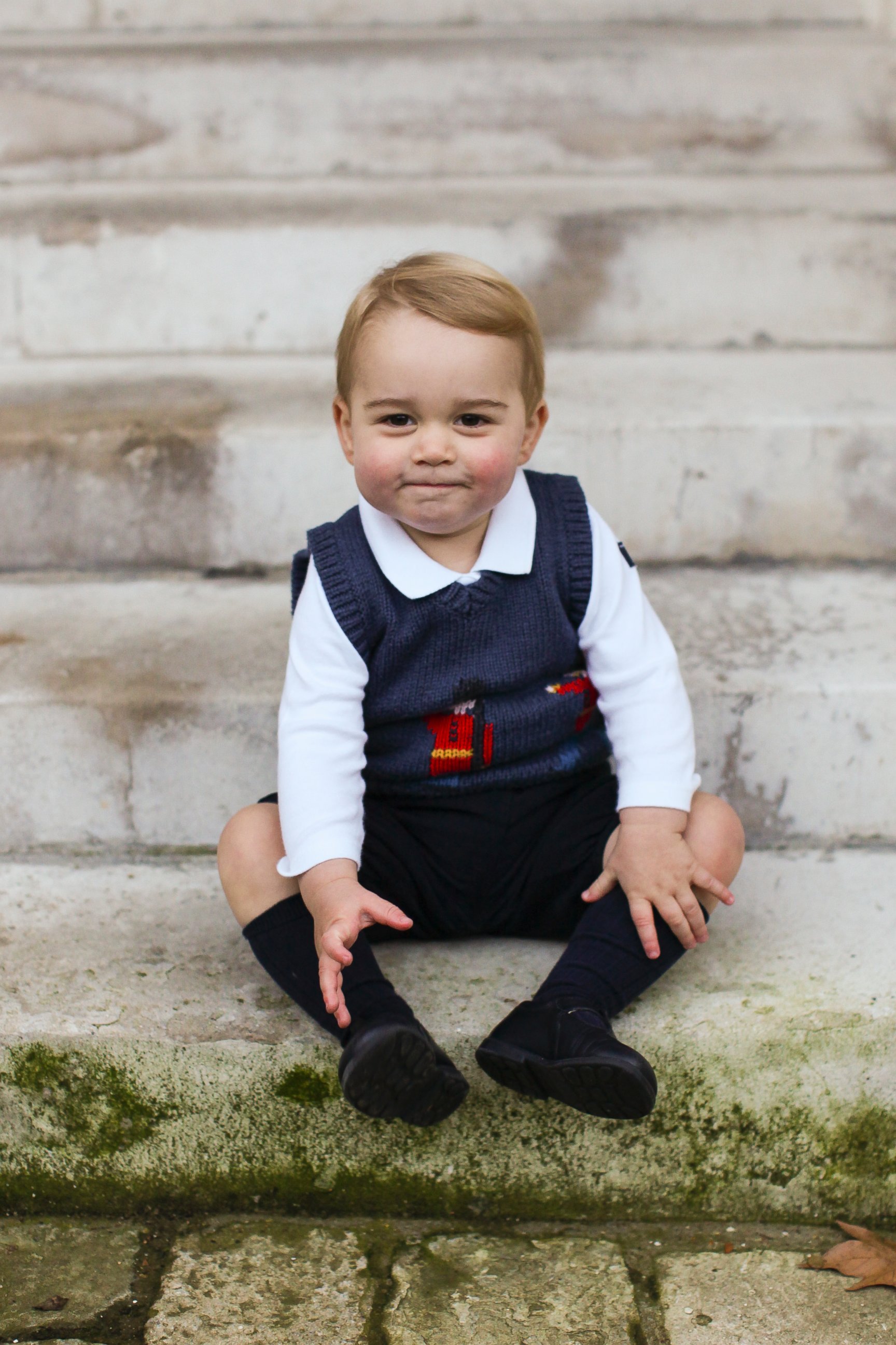 PHOTO: In this photo provided by The Duke and Duchess of Cambridge and taken in late Nov. 2014, Britain's Prince George poses for a photograph in a courtyard at Kensington Palace, London.